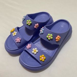 CROCS Classic Crush Sandals Size Women’s 6 Color - Moon Jelly